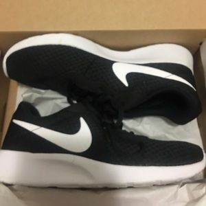 women’s nike tanjun